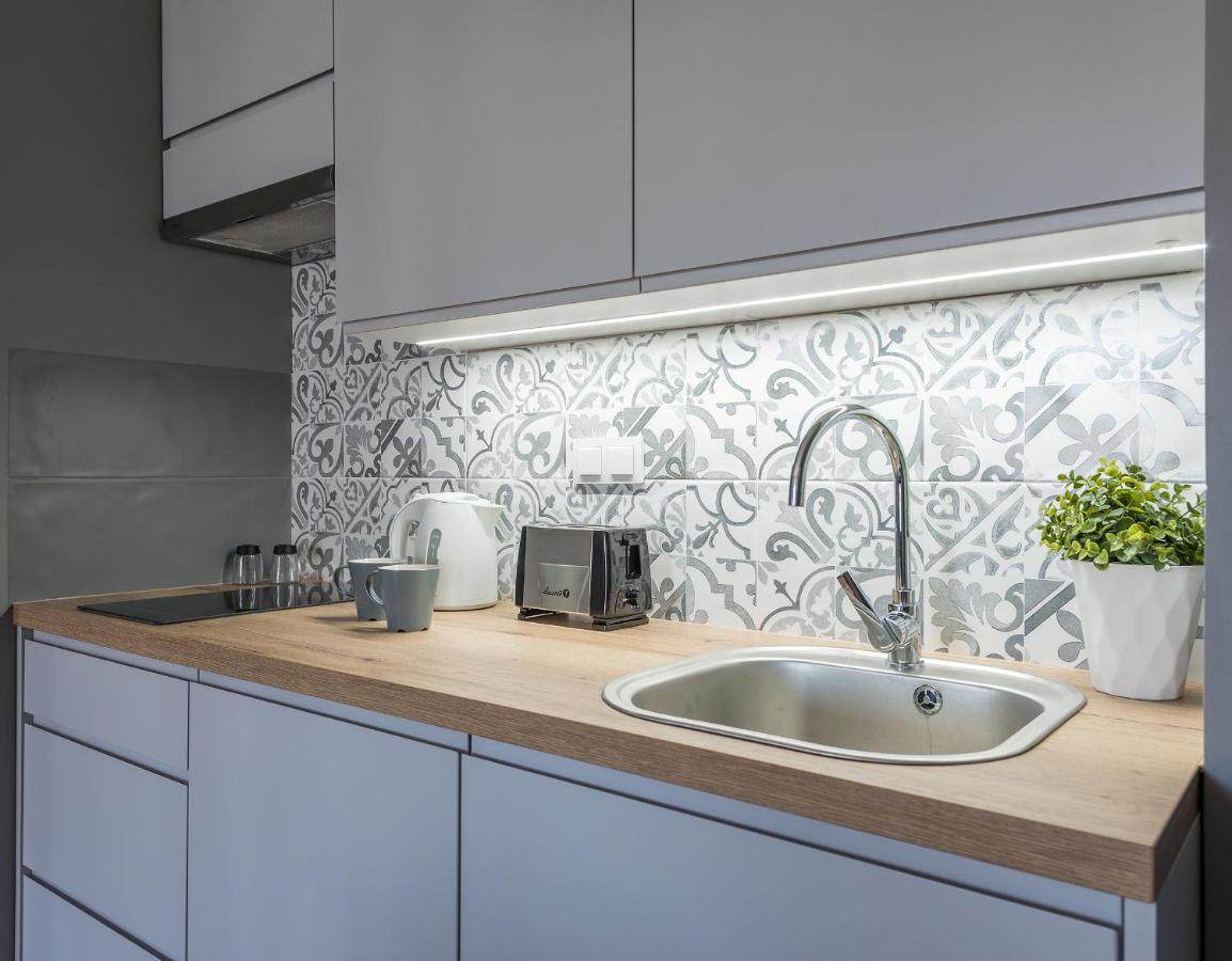 Okecie Airport Studio Bakalarska 2 P&O Serviced Apartments Warszawa Exteriör bild