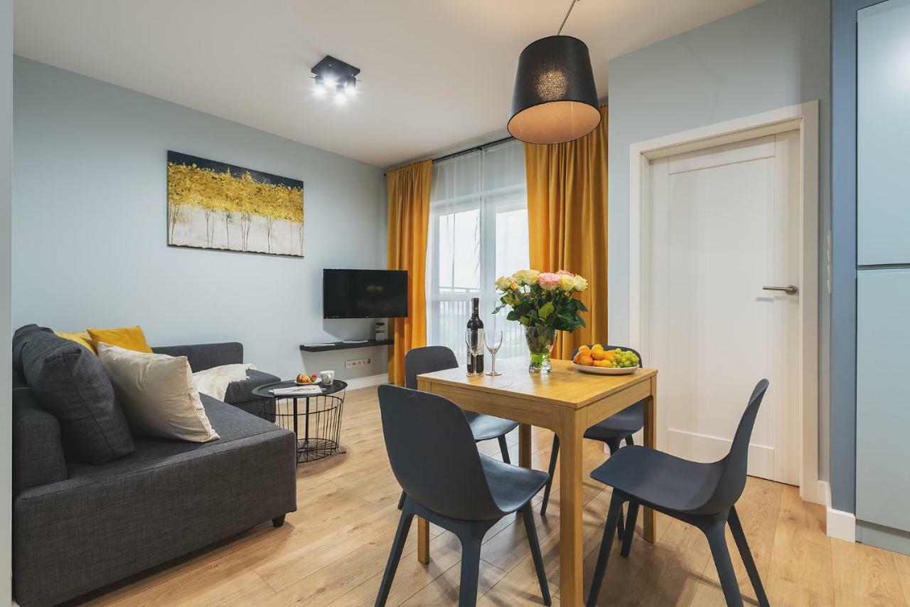 Okecie Airport Studio Bakalarska 2 P&O Serviced Apartments Warszawa Exteriör bild