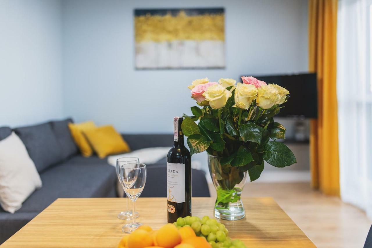 Okecie Airport Studio Bakalarska 2 P&O Serviced Apartments Warszawa Exteriör bild